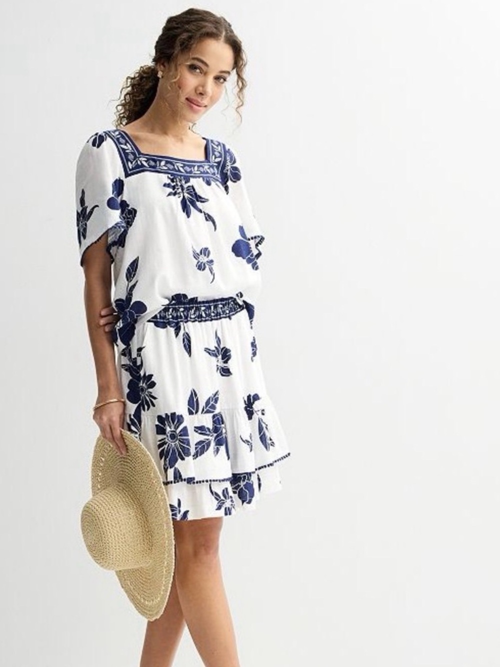 NWOT Draper James White & Navy Floral top & skirt set. Top -L skirt - XL